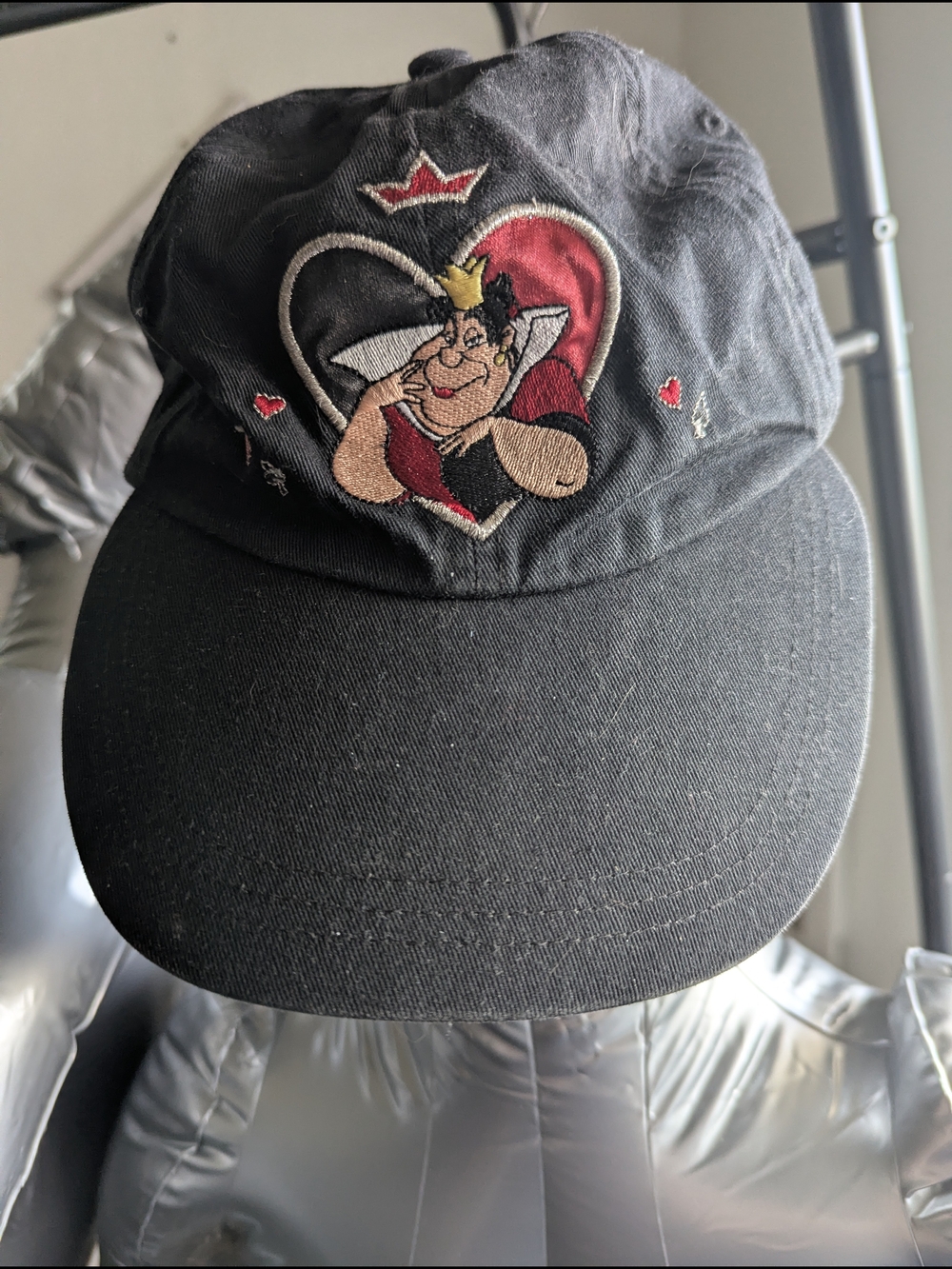 Disney: Queen Of Hearts Black Baseball Cap